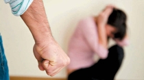 AL AGREDIRLA FÍSICAMENTE Reporta a su hermano