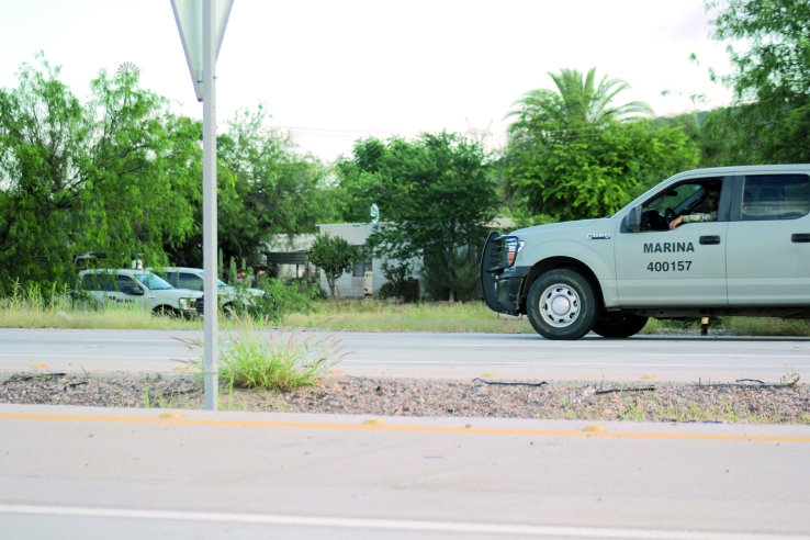 EN COMUNIDADES YAQUIS  Clonan vehículos militares