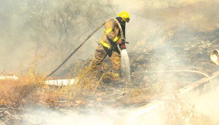 Se incendia lote baldío en el sector Independencia