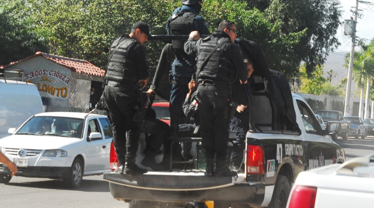 Detienen a par de sospechosos