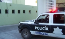 EN EL BULEVAR BELLAVISTA   Choca ciclista a taxi estacionado