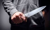 Buscan a sujeto que amenazó con cuchillo a pareja