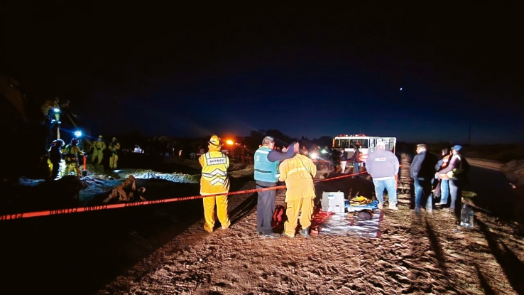 EN DERRUMBE Muere operador de excavadora