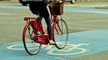 Niña se lesiona al caer de bicicleta