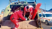 DORMÍA EN CONTENEDOR DE BASURA  Resulta hombre lesionado al caer a carro recolector