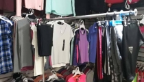 Roban en tienda de ropa