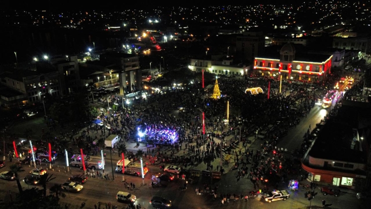 Realizan Desfile Navideño