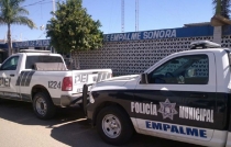 Sujetos armados despojan camioneta Cheyenne