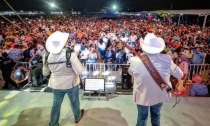 Baterista de Grupo Pesado es hospitalizado, tras caer de escenario