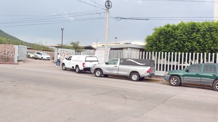 Hurtan vehículo en el IMSS de la calle 10