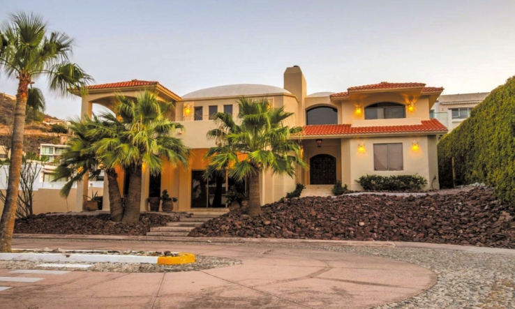 Roban en residencia de San Carlos