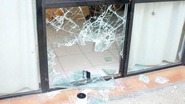 Dañan y roban en tortillería