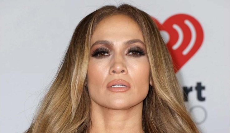 El secreto de Jennifer Lopez para mantener un aspecto joven, a sus 52 años