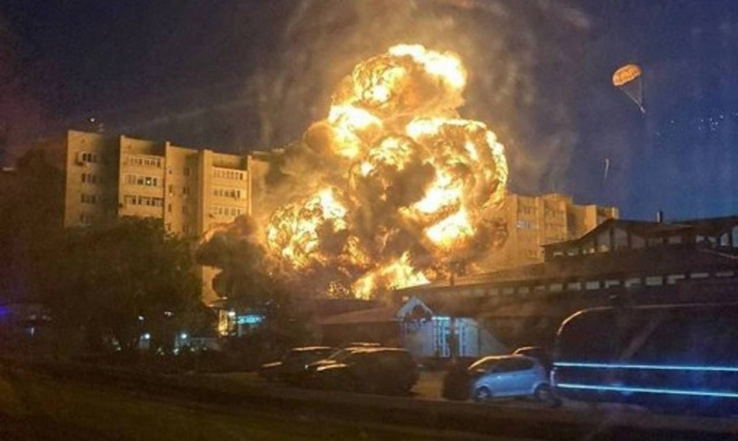 En Rusia suman 6 muertos y 19 heridos, tras impacto de avión en edificio residencial