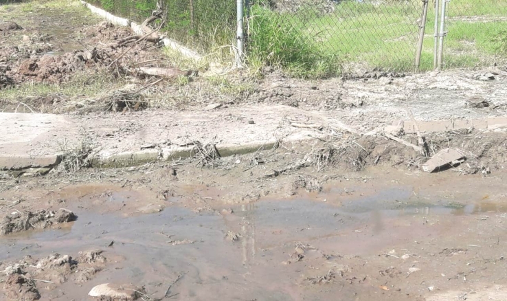 ESTUDIANTES DEL CAM  En riesgo por fuga de drenaje