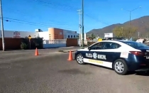 Deja daños materiales choque de vehículos