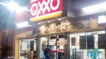 EN OXXO LAS PALMAS   Roban con lujo de violencia