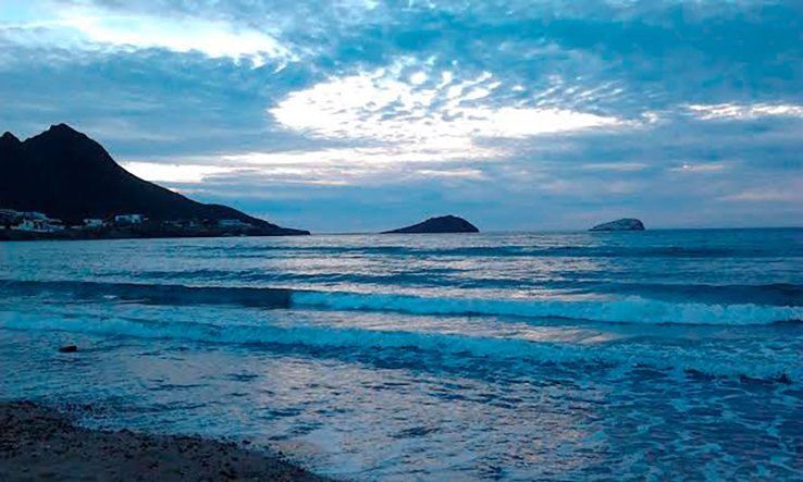 EN LA PLAYA MIRAMAR   Salvan a niño de ahogarse
