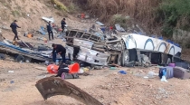 Vuelca autobús y mueren 14 turistas; regresaban de sus vacaciones