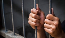 Detienen a cholo por asomarse a los domicilios