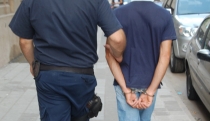 Roberto fue detenido, tras una leve persecución. Por daños detienen a alterado sujeto