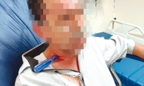 INTENTA SUICIDARSE  Se clava desarmador en el cuello