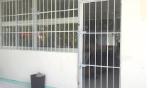 Provocan daños en escuela