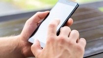 Le roban teléfono celular a vecina