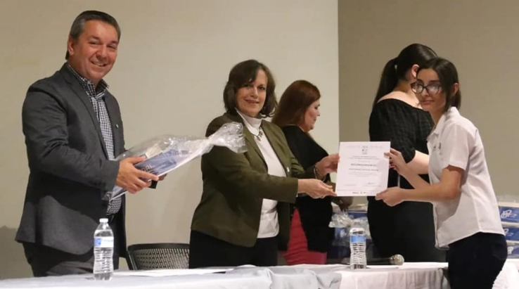 Autoridades educativas de Sonora Reconoce a ganadores de concursos de literatura