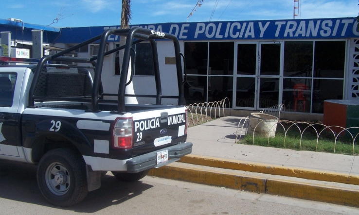 Reporta a su vecino por quebrar el vidrio de su vehículo