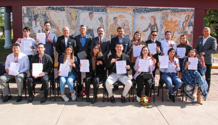 Autoridades de la SEC Reconocen a alumnos destacados