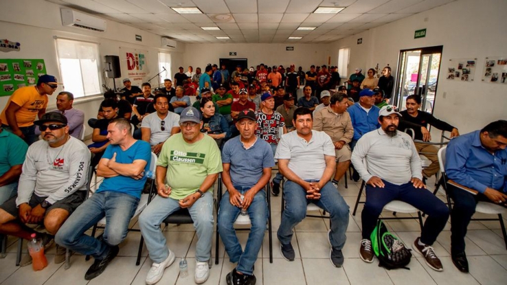 Capacitan a pescadores y buzos para prevenir ataques de tiburón