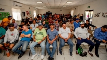 Capacitan a pescadores y buzos para prevenir ataques de tiburón