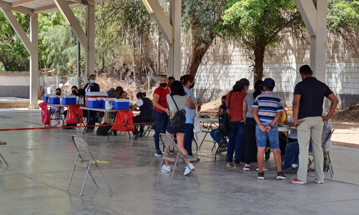 Se aplican 2 mil 500 vacunas a menores