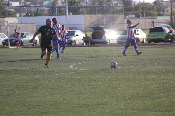 Taller Yorsh estrenó uniforme y se impuso, al son de 2 a 0.