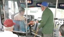 Reporta a maleducado chofer de camión