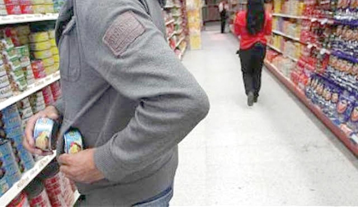 Hurtan en tienda de abarrotes