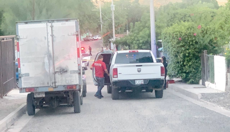 Ejecutan a hombre con armas largas