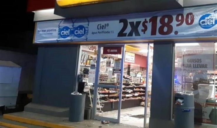 Se roba cerveza. Descubren a ladrón de cerveza en negocio conveniencia