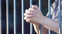 Detienen a dos jóvenes al participar en riña