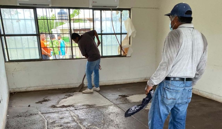 Protestan madres de Telesecundaria en La Palma