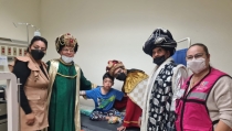 Visitan Reyes a niños