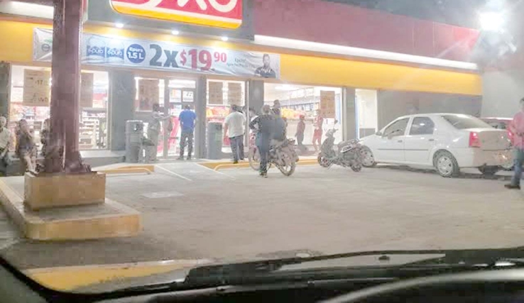 Asaltan Oxxo de Las Colinas