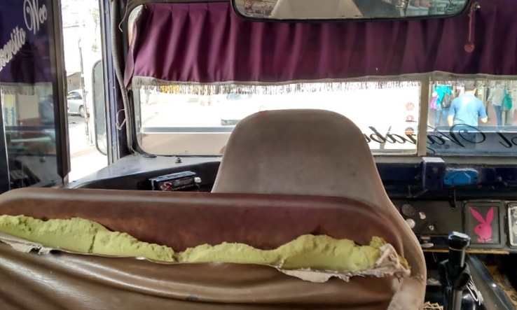 Anciano deshidratado en camión   