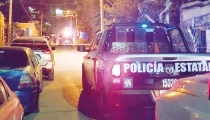 El cuerpo estaba envuelto en plástico negro y presentaba varios impactos de bala. 