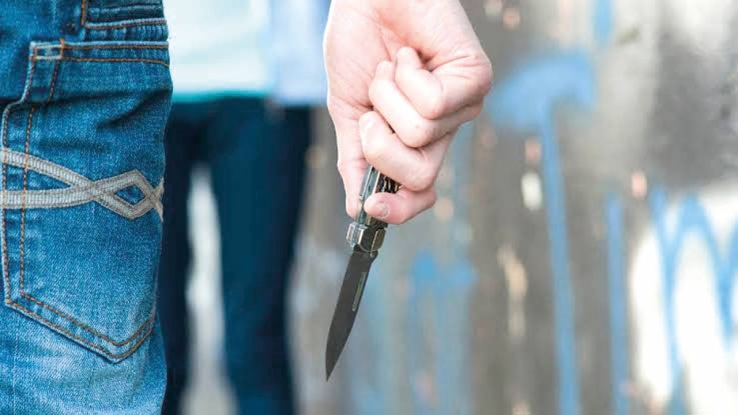 Huye individuo que merodeaba con arma blanca