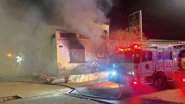 FRENTE AL MALECÓN  Se quema casa en ruinas