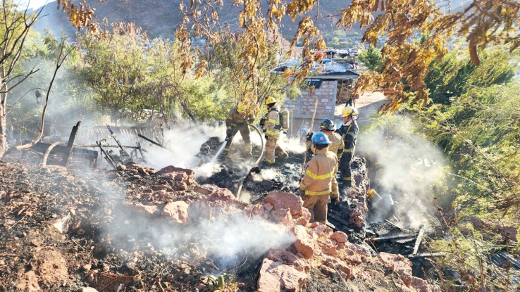 Destruye fuego humilde vivienda