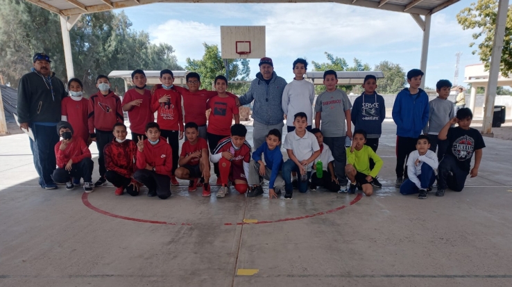 Dividen honores la Urbana y MM