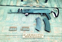 Decomisan arma y cartuchos